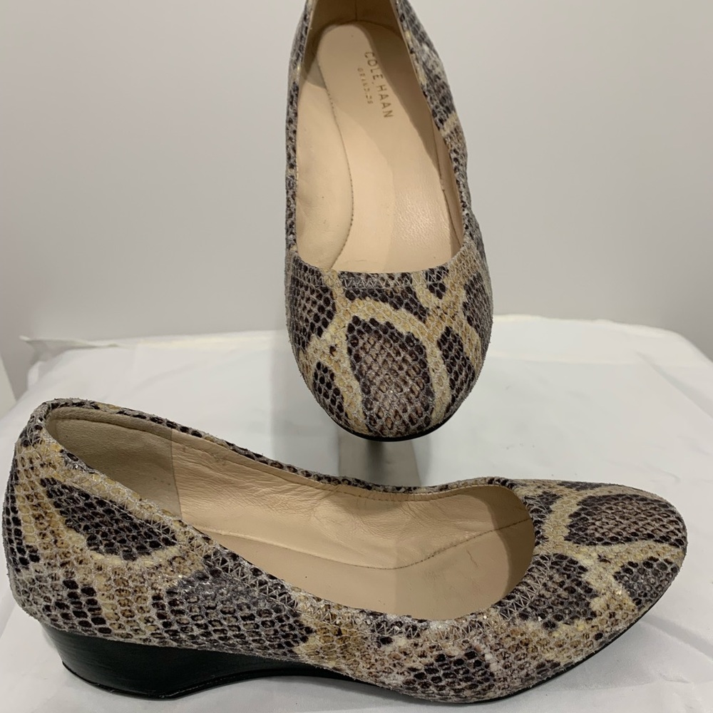 GENTLY WORN COLE HAAN Grand.OS Snake Skin Wedge Pumps (Sz 6)!